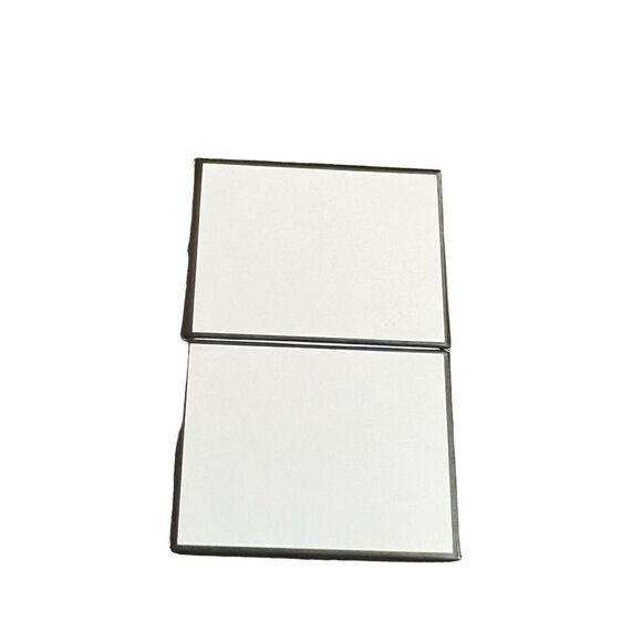 CHANEL Small Gift Box - Picture 4 of 9